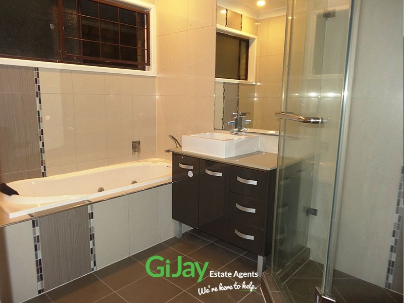 10 Chicago St, Robertson QLD 4109