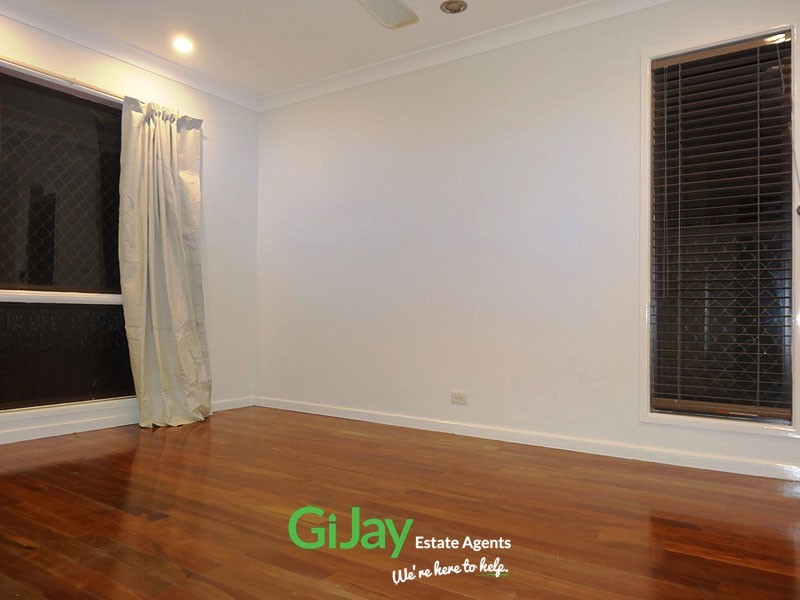 10 Chicago St, Robertson QLD 4109