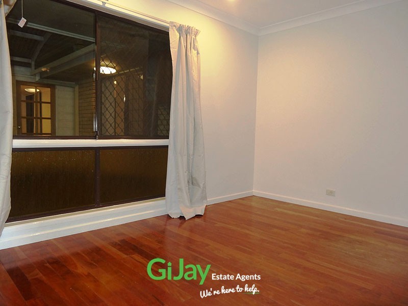 10 Chicago St, Robertson QLD 4109