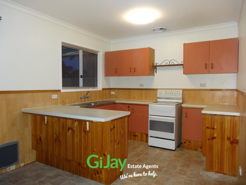 32 Waratah Dr, Crestmead QLD 4132