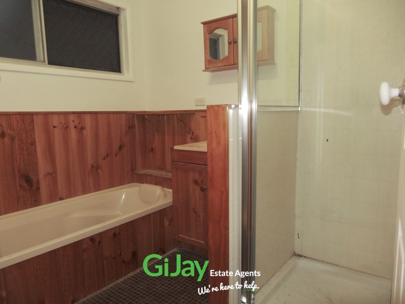32 Waratah Dr, Crestmead QLD 4132