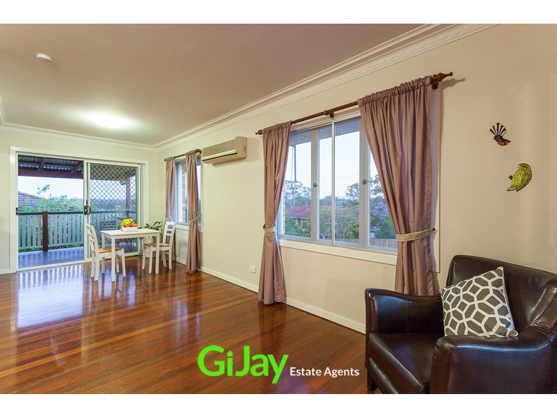 7 Cresthaven Dr, Mansfield QLD 4122