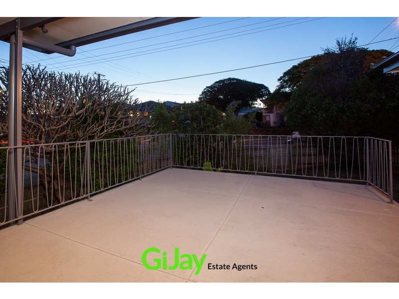 7 Cresthaven Dr, Mansfield QLD 4122