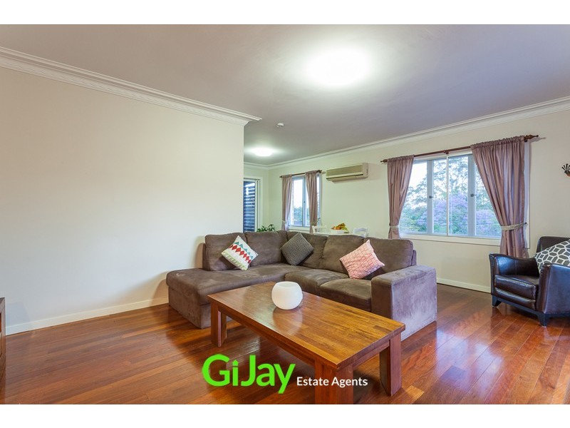 7 Cresthaven Dr, Mansfield QLD 4122