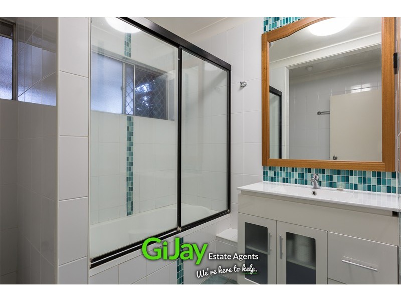 4 Kidd St,, Robertson QLD 4109