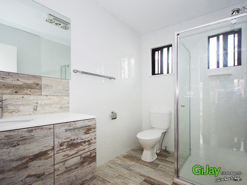 2/14 Arnold St, Holland Park QLD 4121