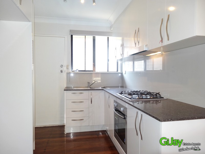2/14 Arnold St, Holland Park QLD 4121