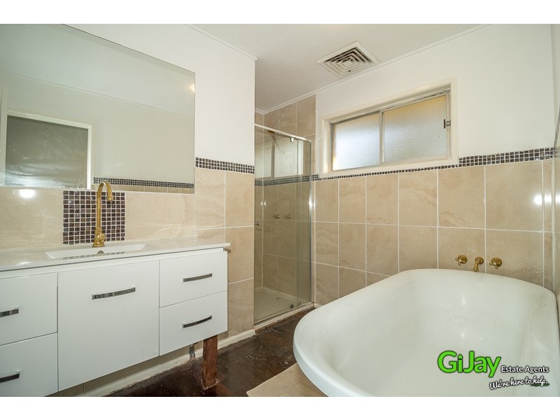 4 Woodash St, Kingston QLD 4114