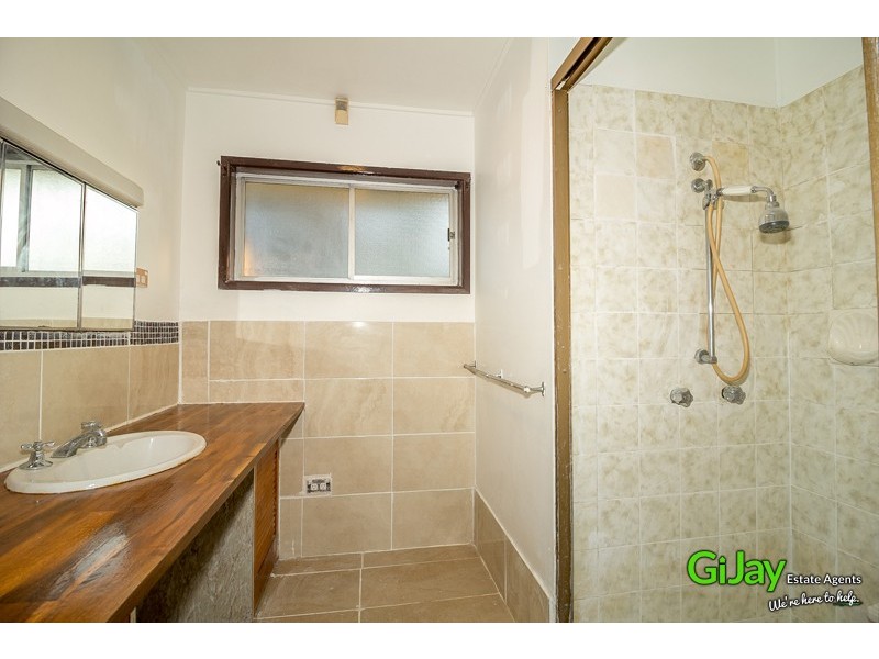 4 Woodash St, Kingston QLD 4114