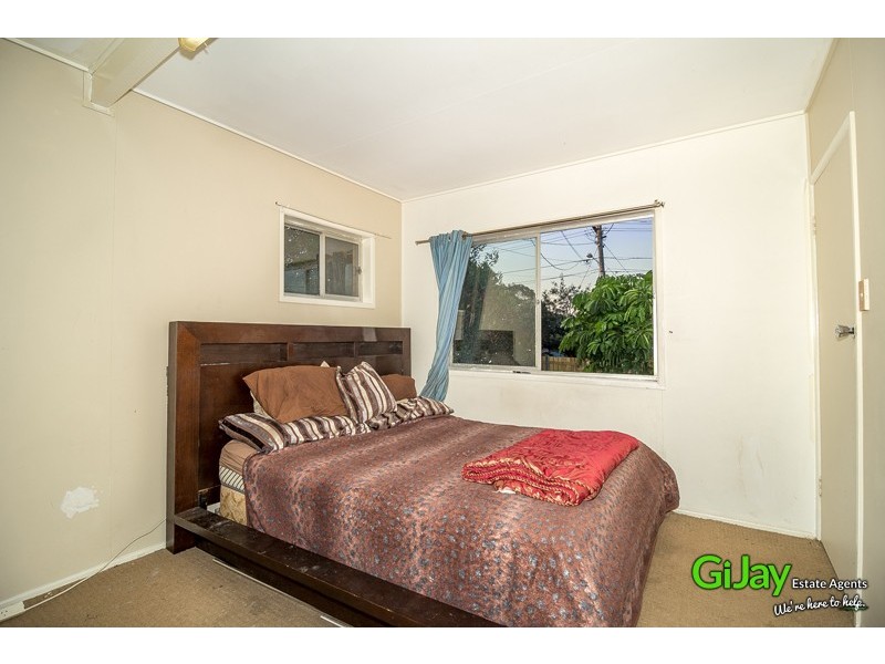 4 Woodash St, Kingston QLD 4114