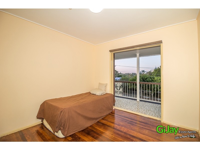 4 Woodash St, Kingston QLD 4114