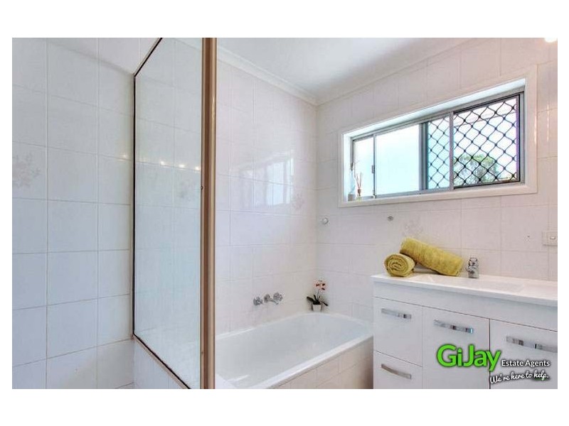 29 Lisbeth St, Springwood QLD 4127