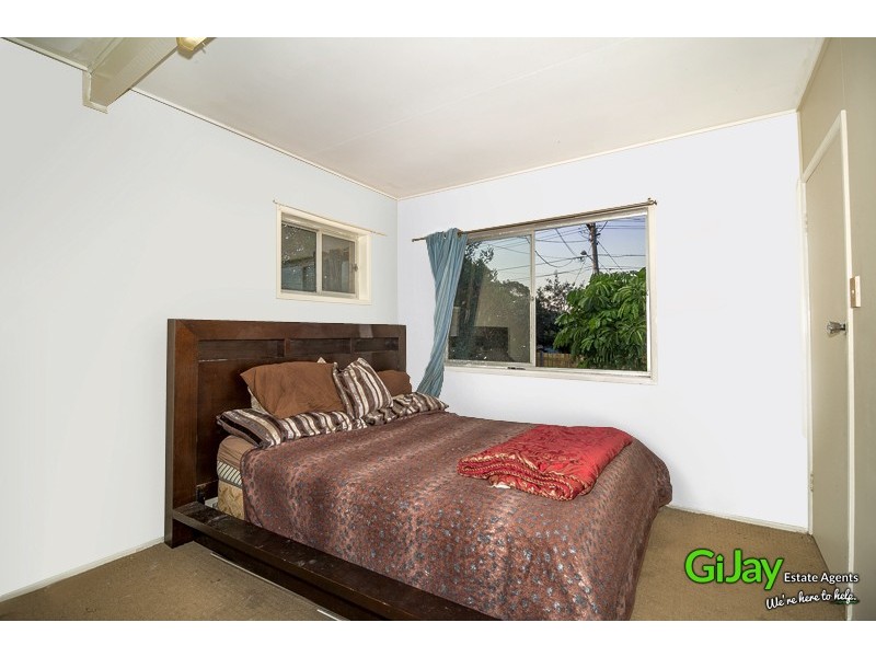 4 Woodash St, Kingston QLD 4114