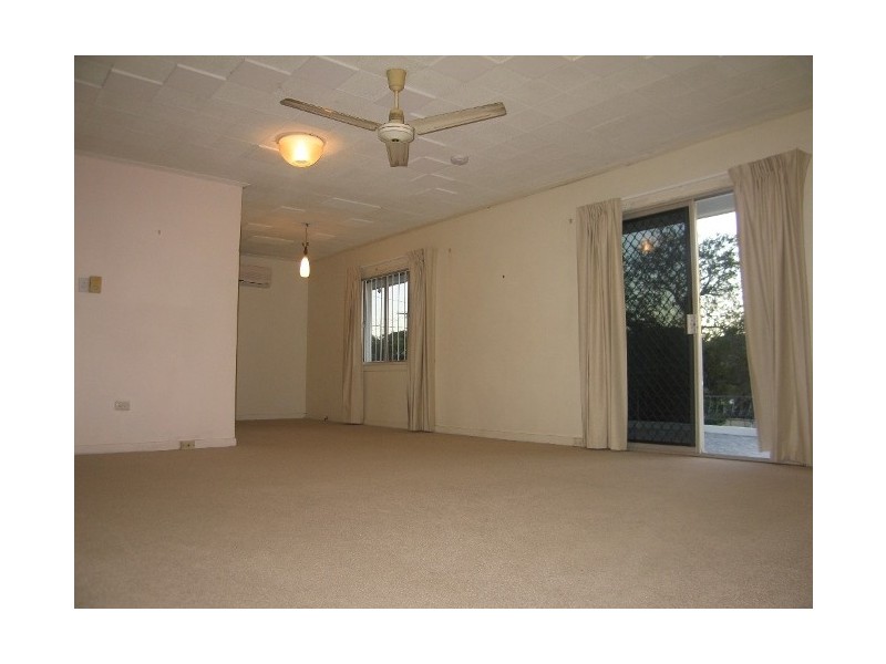 42 Wemvern Street, Upper Mount Gravatt QLD 4122