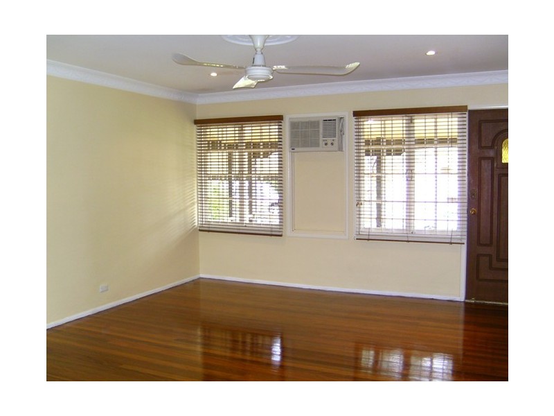 25 Shirland Street, Macgregor QLD 4109