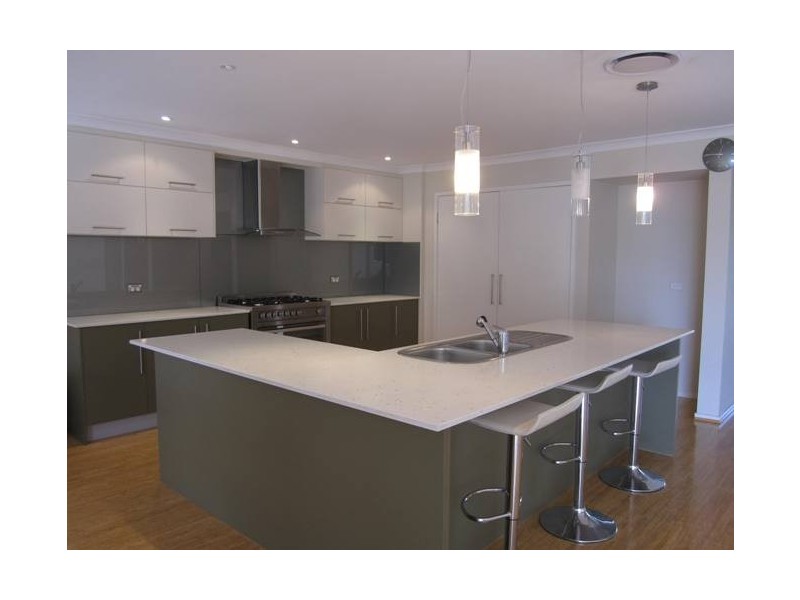 13 Avonlea Place, Eight Mile Plains QLD 4113