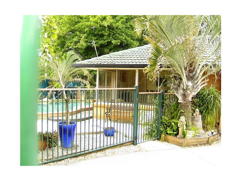 52 Granadilla Street Cnr Parkway, Macgregor QLD 4109