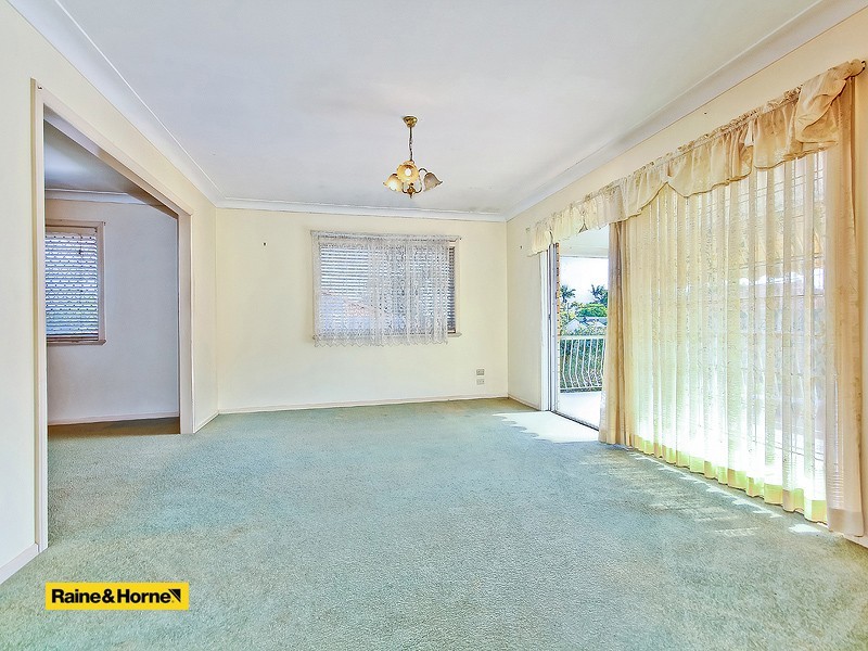 8 Garie St, Wishart QLD 4122