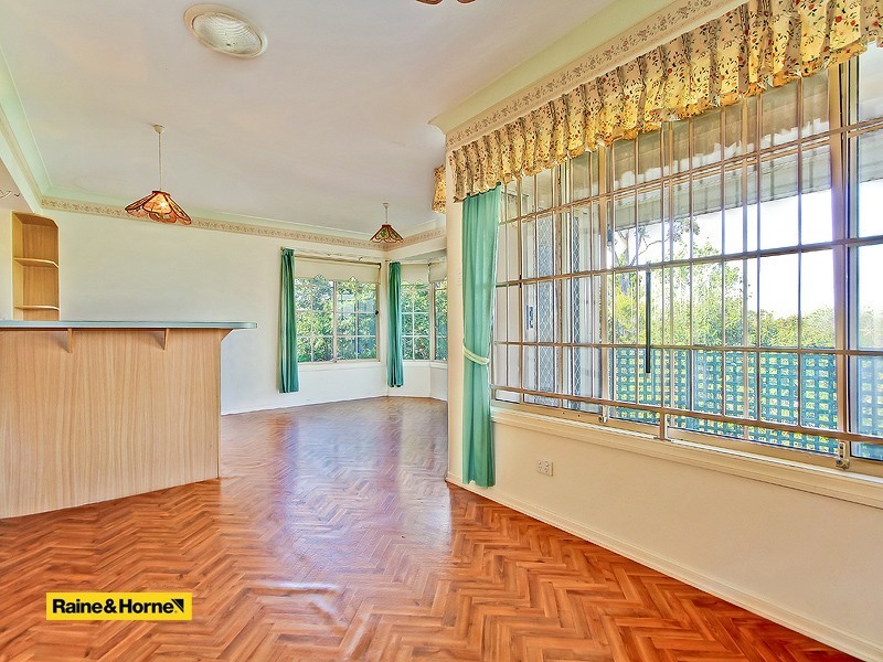 8 Garie St, Wishart QLD 4122