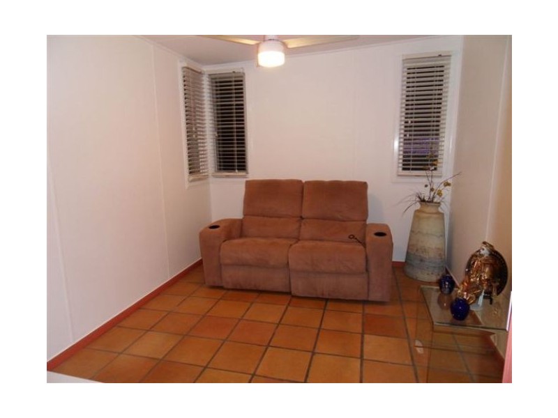 70 Falkland Street West, Heathwood QLD 4110