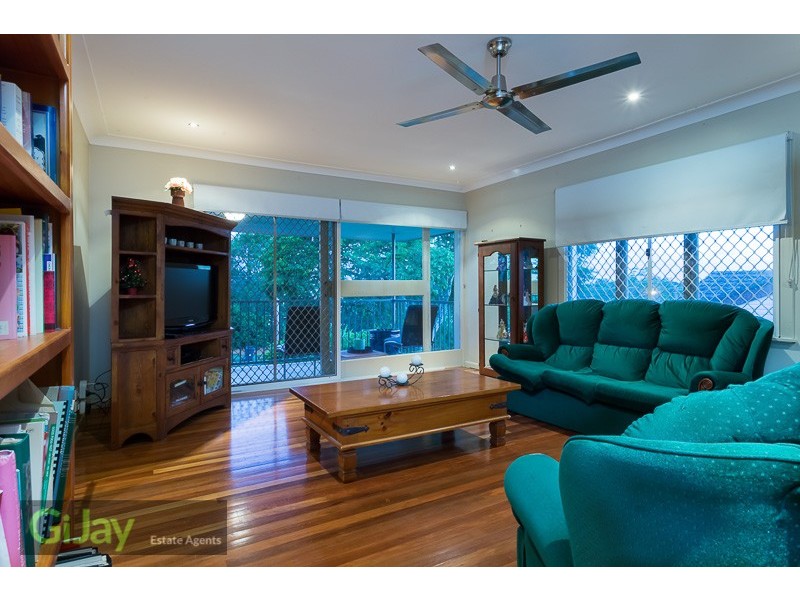 12 Cresthaven Drive, Mansfield QLD 4122