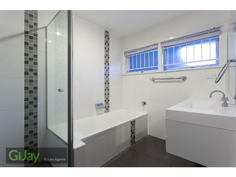 12 Cresthaven Drive, Mansfield QLD 4122