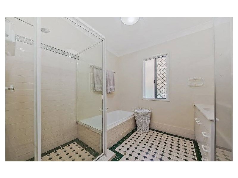 102 Mountain Street, Mount Gravatt QLD 4122