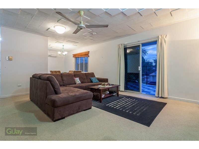 42 Wemvern Street, Upper Mount Gravatt QLD 4122