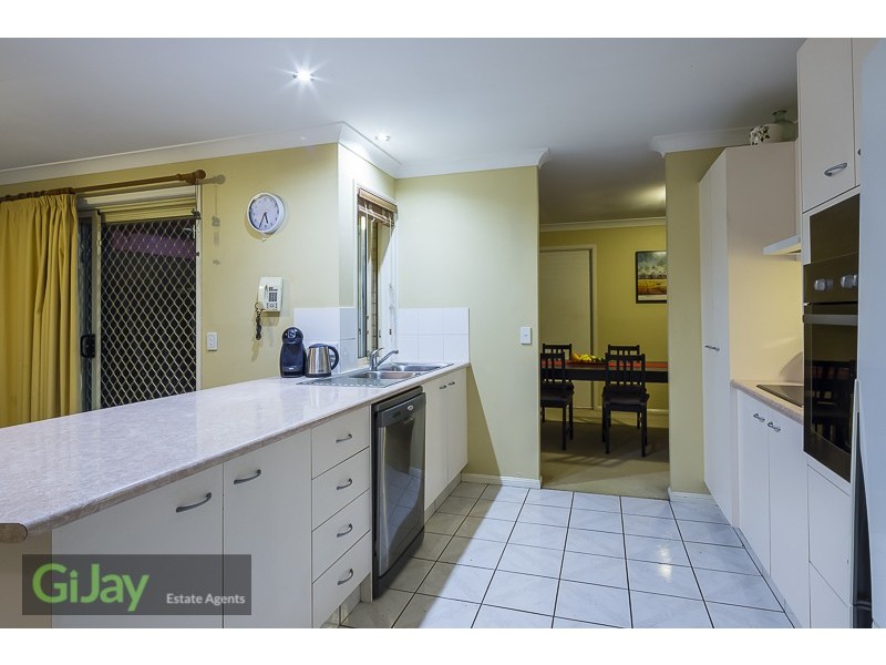 19 Madau Street, Mansfield QLD 4122