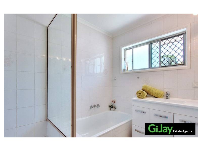 29 Lisbeth St, Springwood QLD 4127