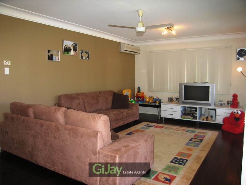 9 Taroom Street, Wishart QLD 4122