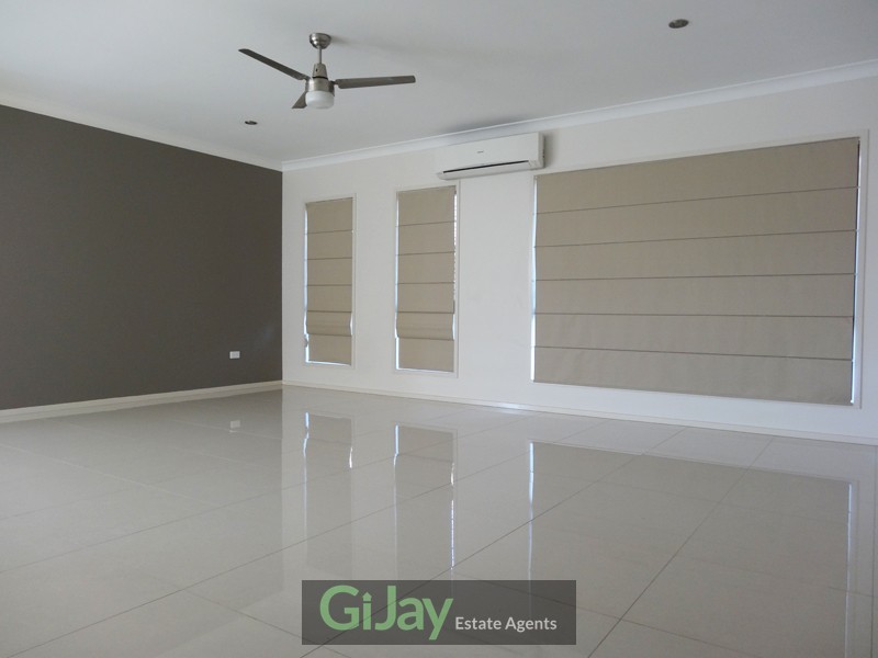 29 Orangetip Crescent, Calamvale QLD 4116