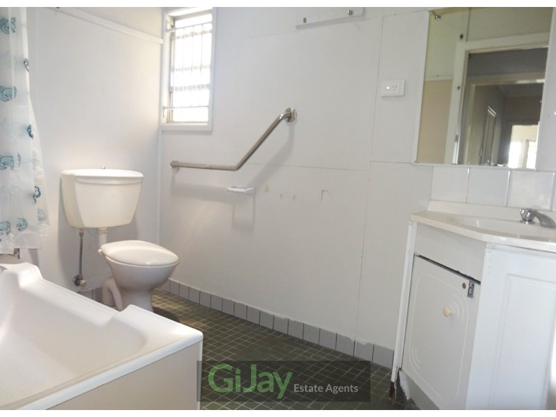 9 Stanley Tce, Taringa QLD 4068