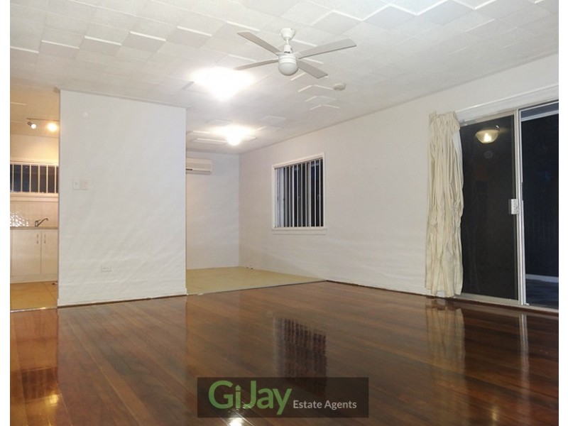42 Wemvern St, Upper Mount Gravatt QLD 4122