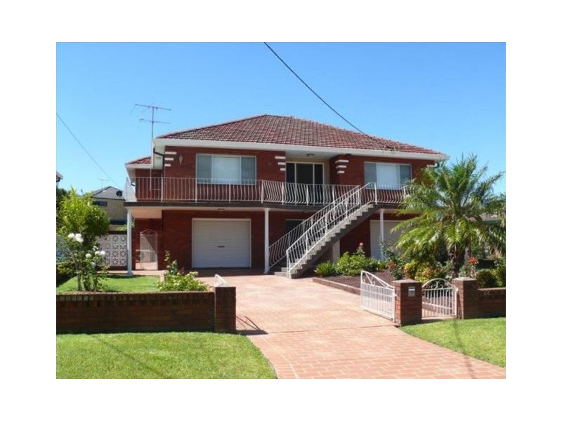 15 HILLCREST AVENUE, Moorebank NSW 2170