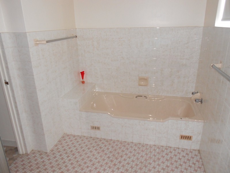 15 HILLCREST AVENUE, Moorebank NSW 2170