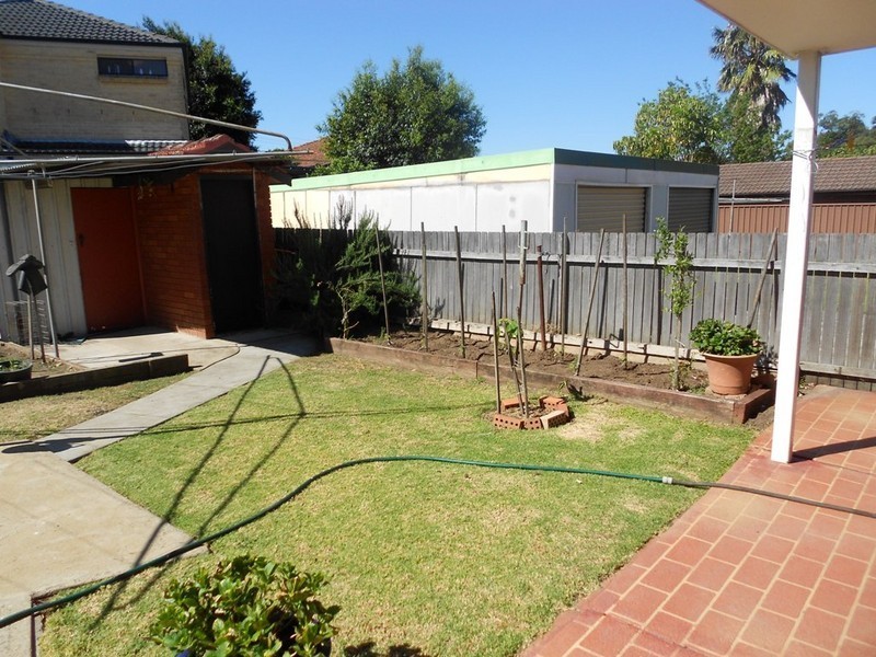 15 HILLCREST AVENUE, Moorebank NSW 2170