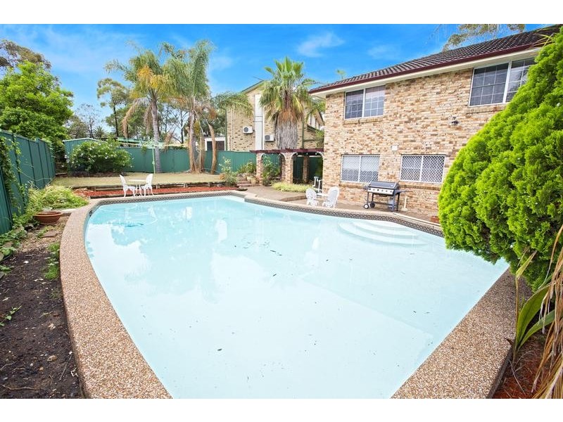 8 Dening Close, Chipping Norton NSW 2170