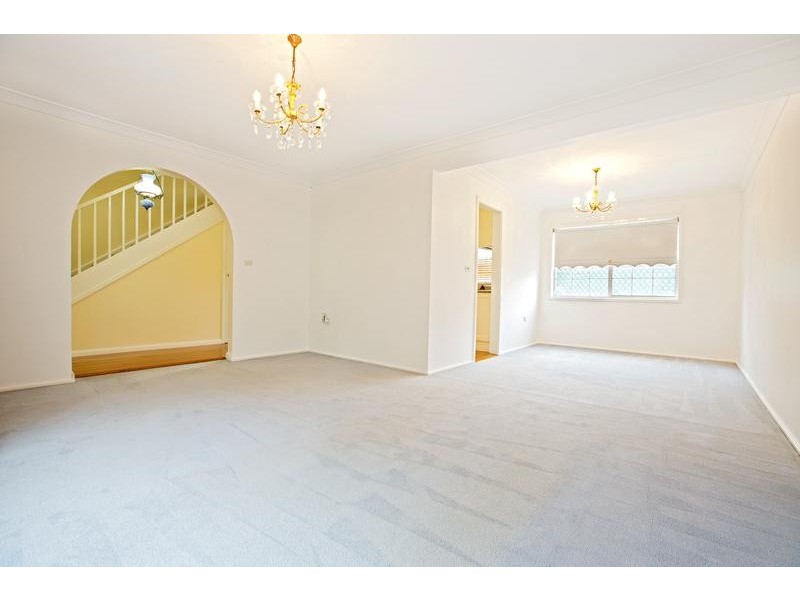 8 Dening Close, Chipping Norton NSW 2170