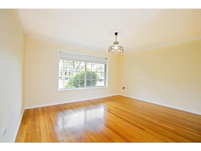 8 Dening Close, Chipping Norton NSW 2170