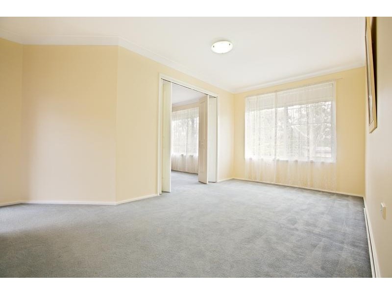 8 Dening Close, Chipping Norton NSW 2170