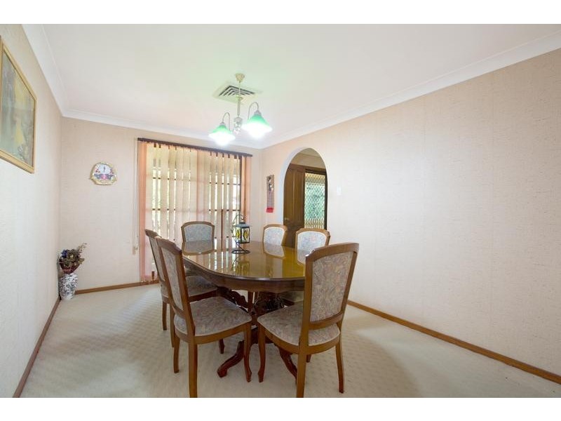 19 Banbury Cres, Chipping Norton NSW 2170