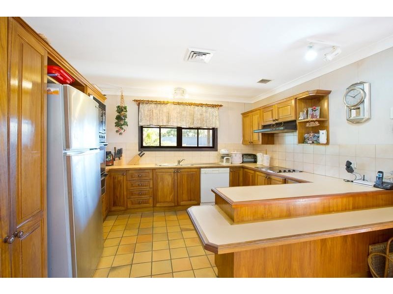 19 Banbury Cres, Chipping Norton NSW 2170