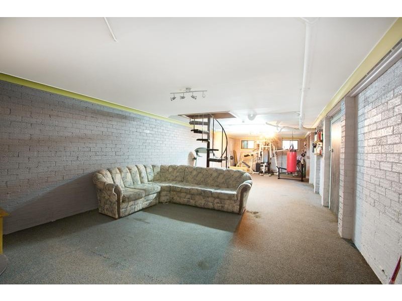 19 Banbury Cres, Chipping Norton NSW 2170