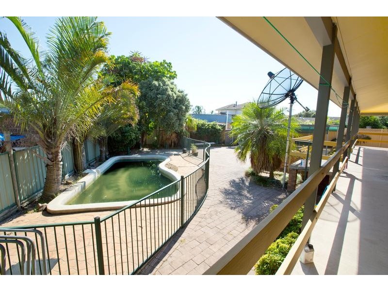 19 Banbury Cres, Chipping Norton NSW 2170