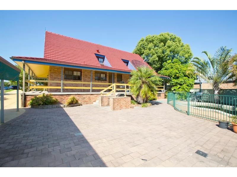 19 Banbury Cres, Chipping Norton NSW 2170