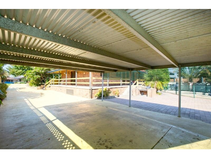 19 Banbury Cres, Chipping Norton NSW 2170