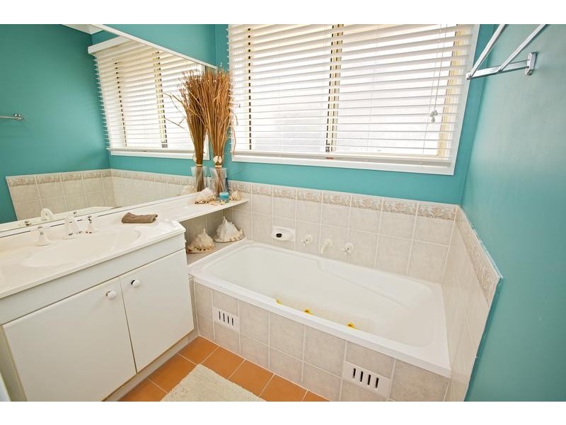 22 Bungonia Court, Wattle Grove NSW 2173