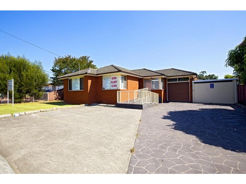 5 Stockton Ave, Moorebank NSW 2170