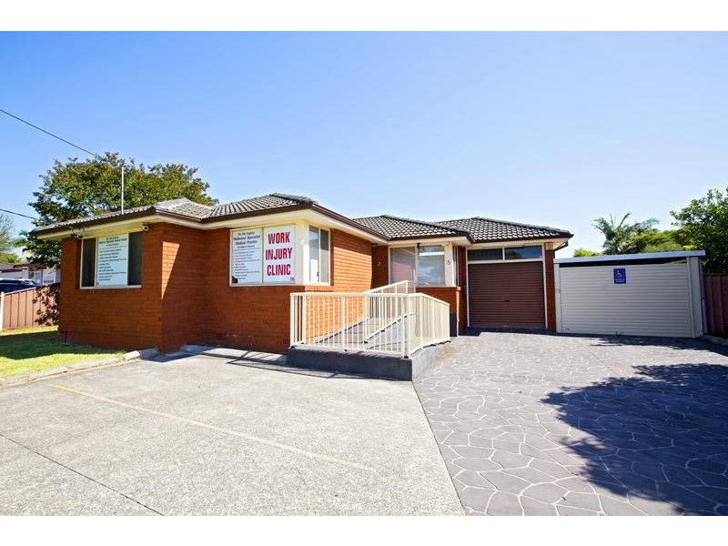 5 Stockton Ave, Moorebank NSW 2170